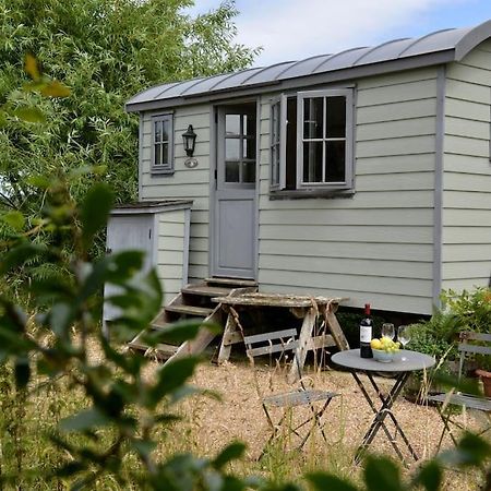 The Shepherd'S Hut @ Chichester Cottage Экстерьер фото