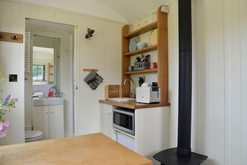 The Shepherd'S Hut @ Chichester Cottage Экстерьер фото