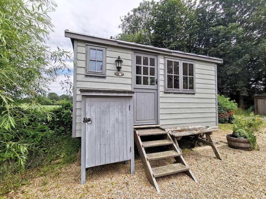 The Shepherd'S Hut @ Chichester Cottage Экстерьер фото
